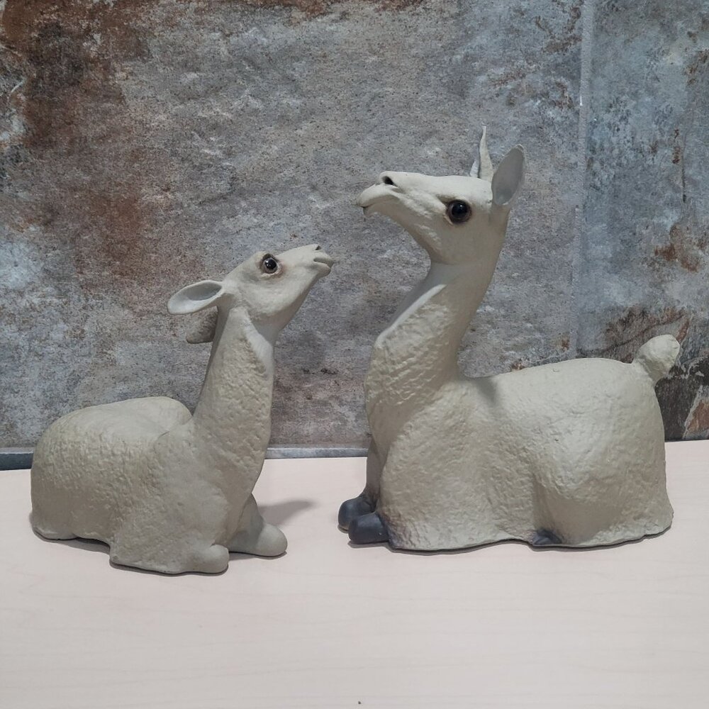 Pair of Llamas Alpacas Figurine Anthony Freeman McFarlin California Pottery